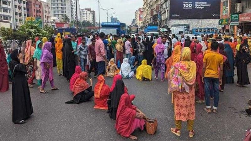 RMG workers blockade road in Banani