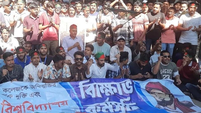 Titumir College students block road in Mohakhali