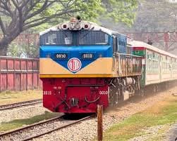 Child dies after falling from moving train in Banani