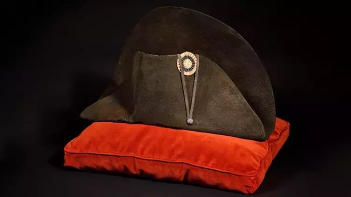 Napoleon's hat sells for record sum at French auction