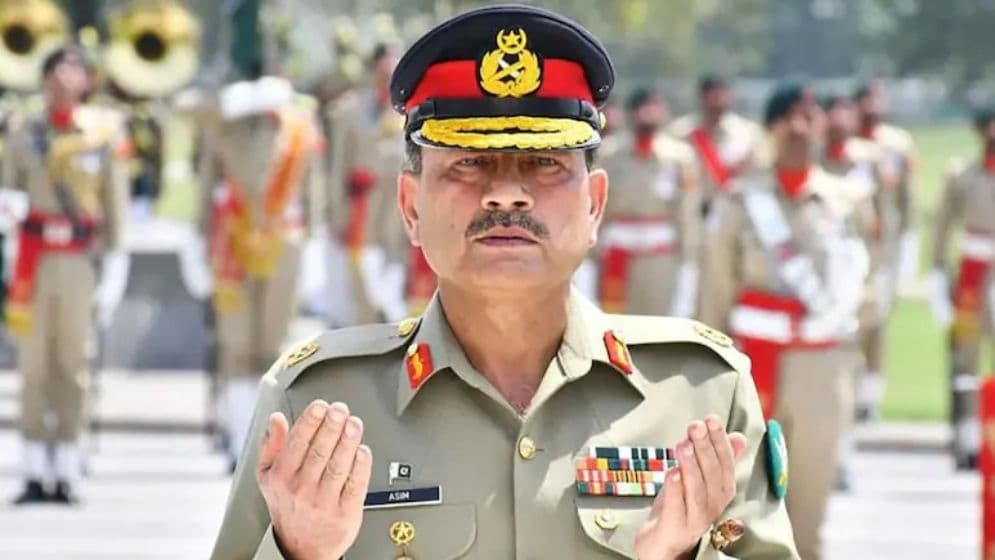 Pakistan's army chief gets lifetime immunity from arrest, prosecution