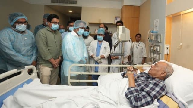 Tarique Rahman visits Ruhul Kabir Rizvi at hospital