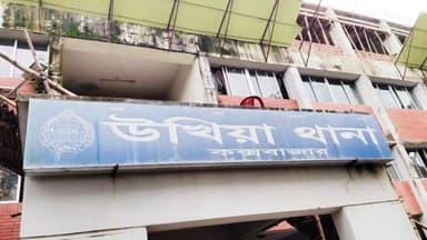Husband carries wife's body to hospital after killing her by stabbing in Ukhiya