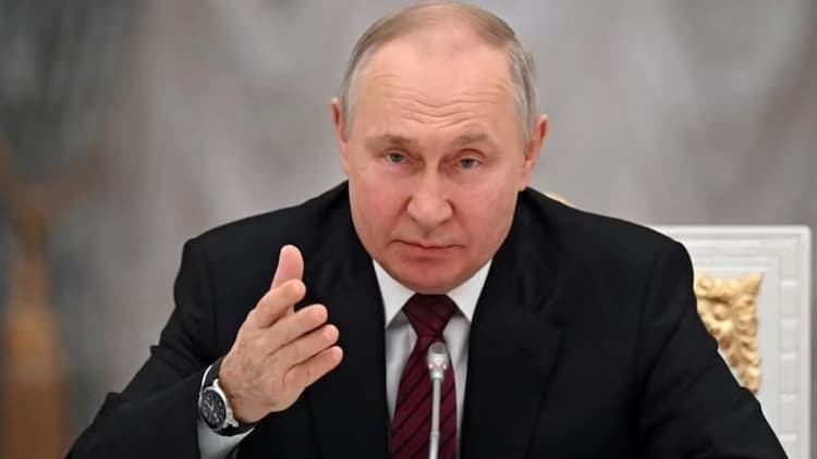 Putin tells Tehran: Russia stands by Iran