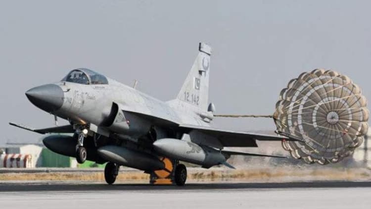 Bangladesh receives JF-17 fighter jet simulator from Pakistan