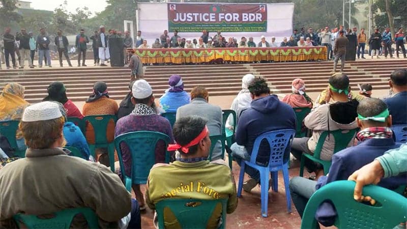 Dismissed BDR members stage sit-in at Shaheed Minar