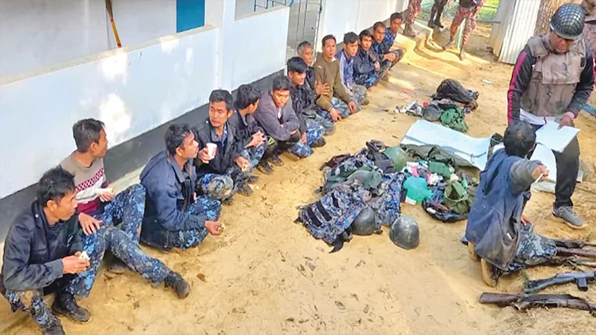 Another 13 Myanmar border guards take shelter in Bangladesh