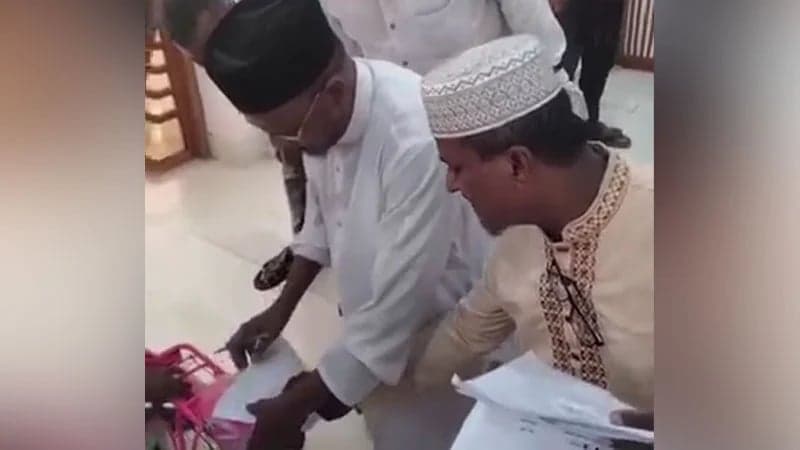 Jamaat leader gifts govt bicycle to granddaughter, returns it following criticism