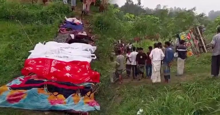 13 of Tangail road crash victims belonged to Naogaon