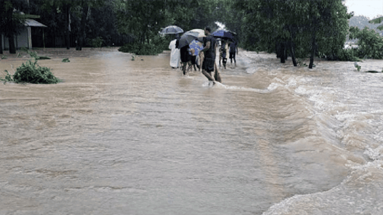 Flood situation worsens in northeast, water levels at 9 rivers above danger mark