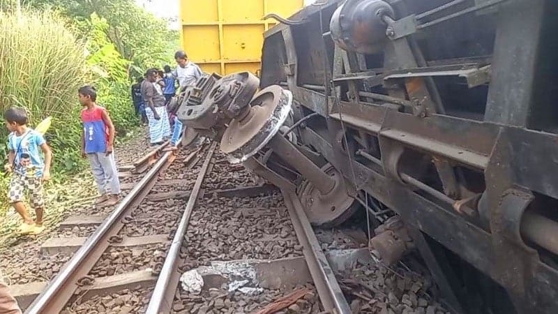 Derailment halts train communication of capital with northern parts