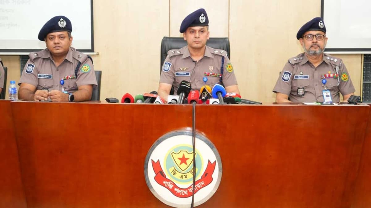 Cleaning worker wearing burqa sets fire to Primary Education Department: Police