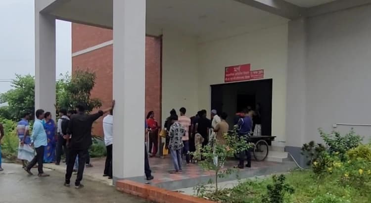 Two killed, 10 injured as truck hits bus in Sirajganj