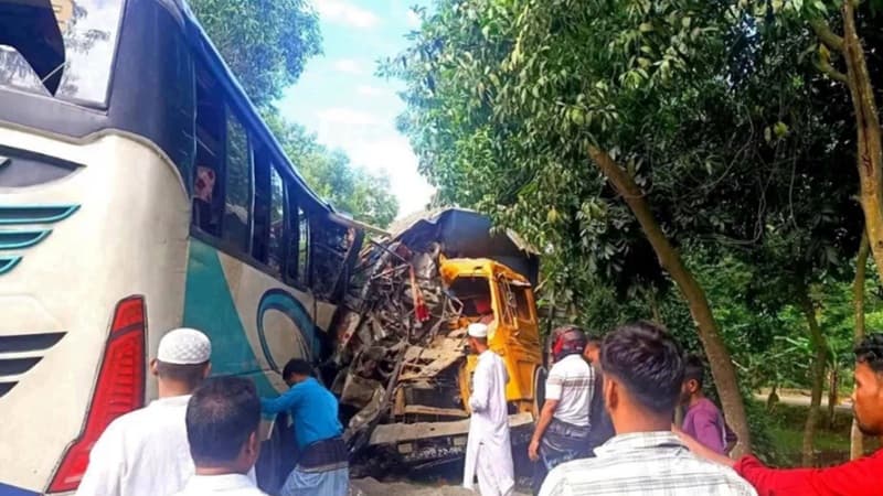 3 killed in bus-truck head-on collision in Chandpur