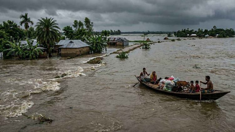 Heavy rain, upstream flows trigger flood threat for 9 districts
