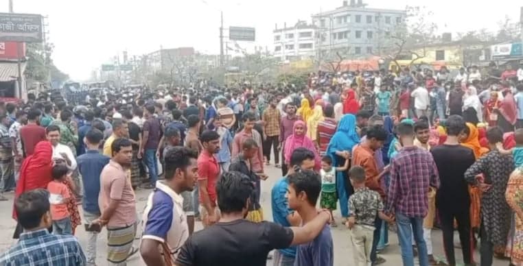 Workers protest by blocking Gazipur road over Eid bonus, other demands