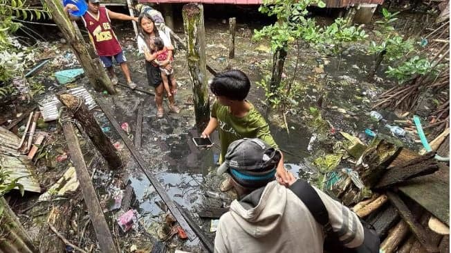 6.9 magnitude earthquake strikes off southern Philippines