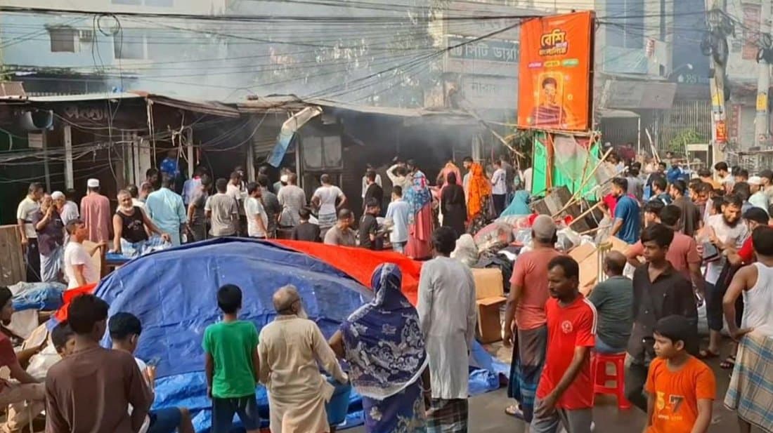 Fire guts 30 shops in Narayanganj Hawkers’ Market
