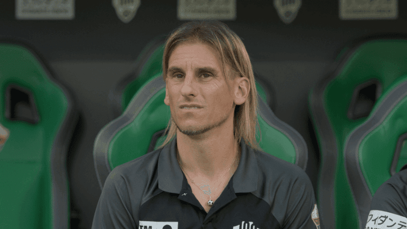 Ecuador coach Beccacece resigns immediately after World Cup exit