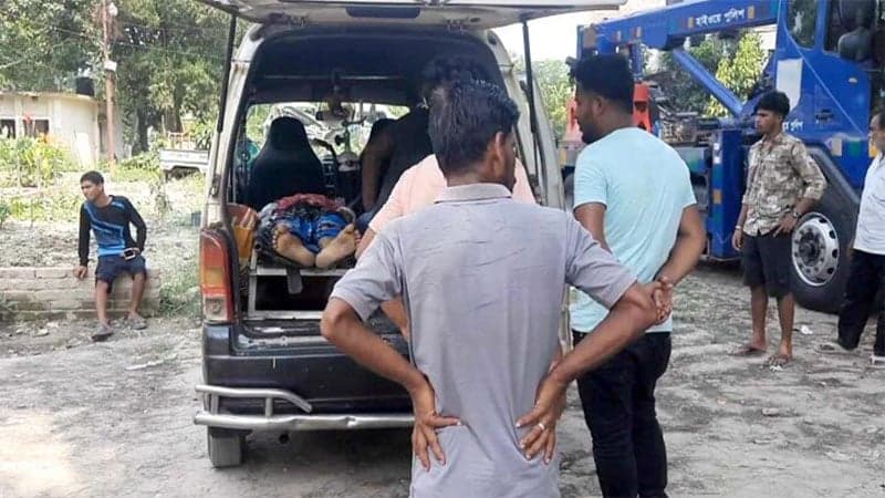 Munshiganj road mishap kills 3