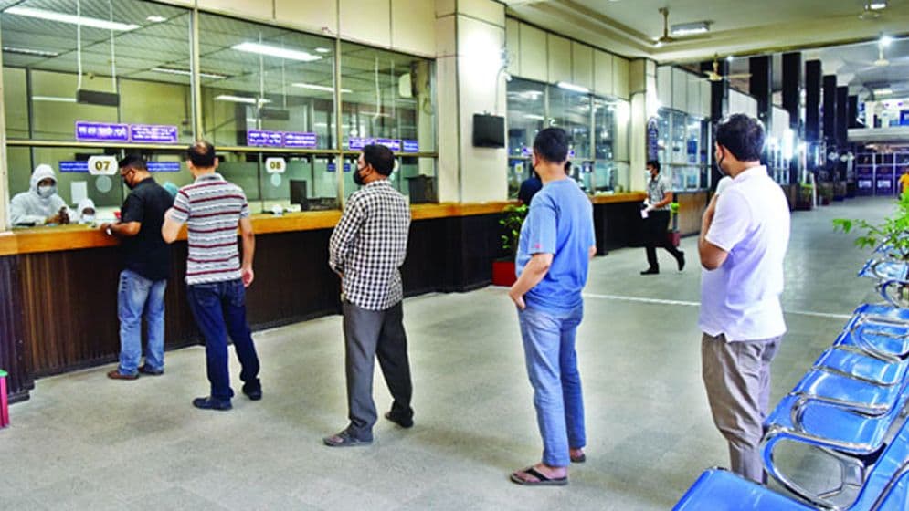 Banks remain open today, transactions till 3pm
