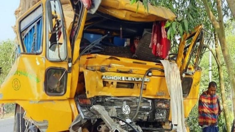 Road crash claims 2 lives in Dinajpur