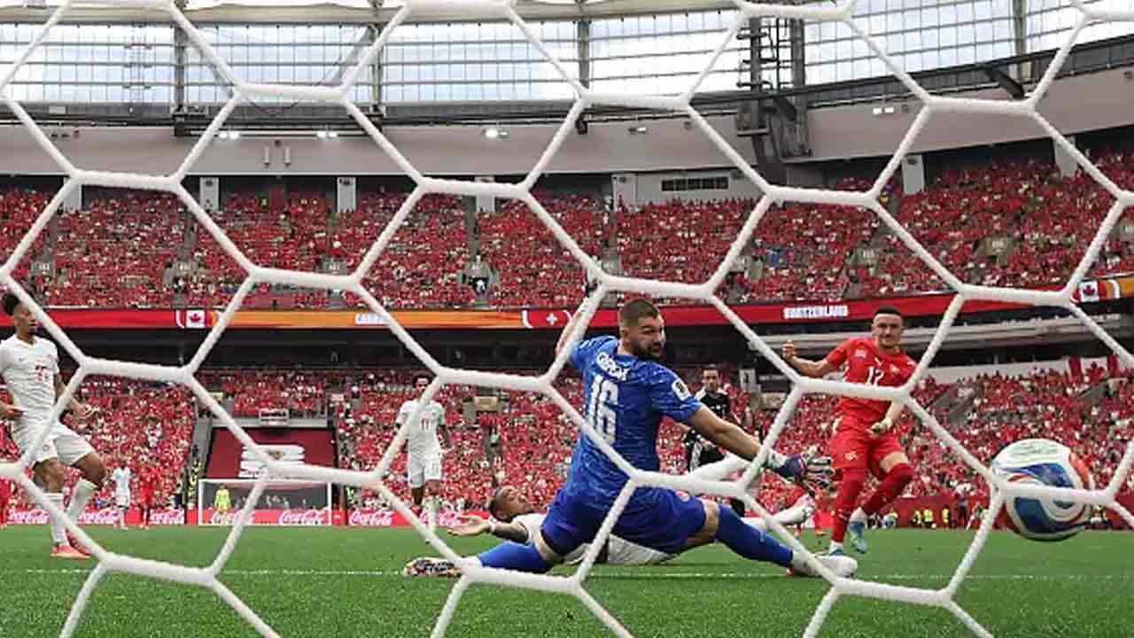 Switzerland dominate second half, take 2-0 lead over Canada