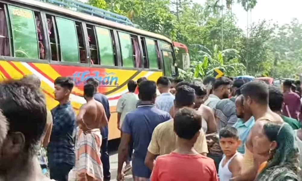 3 killed in bus-easybike collision in Gaibandha