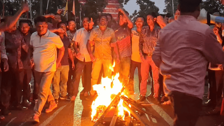 Road blocked in Rangamati demanding withdrawal of Dipen Dewan's resignation