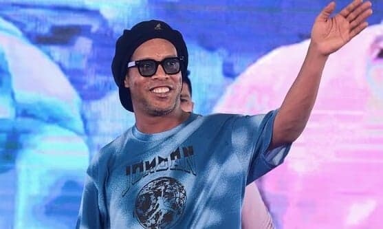 Ronaldinho arrives in Dhaka