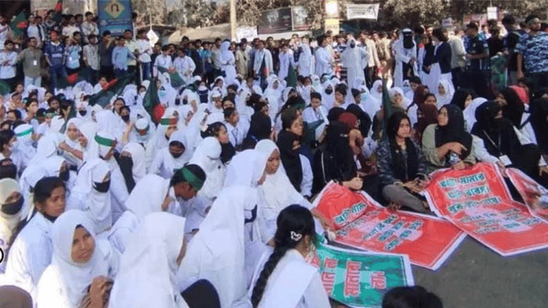 Seven Roads intersection blockade triggers severe traffic jam in Tejgaon