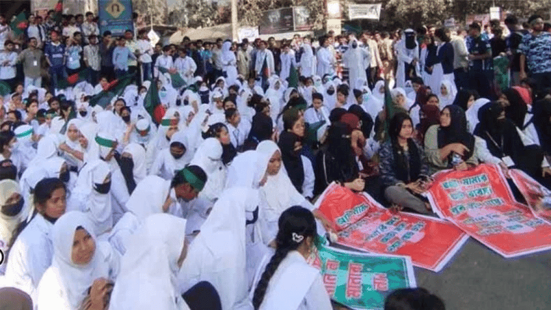 Seven Roads intersection blockade triggers severe traffic jam in Tejgaon