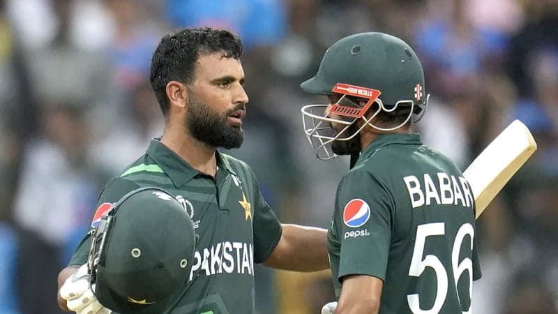 Pakistan beat New Zealand, keep semis hopes alive
