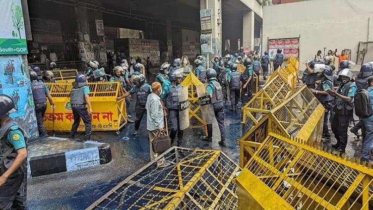 Police use water cannon, sound grenades to disperse Ebtedayee teachers