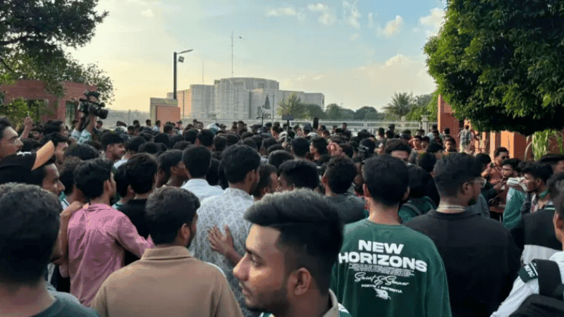 Students stage sit-in in front of Parliament building