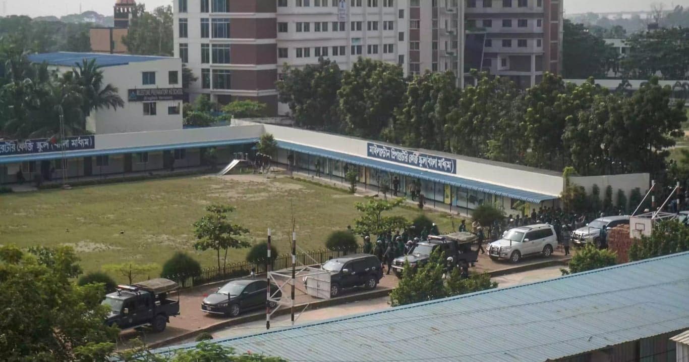 Advisers, press secretary confined again after brief release