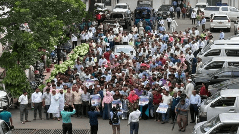 Secretariat staff continue protests over Public Service Ordinance