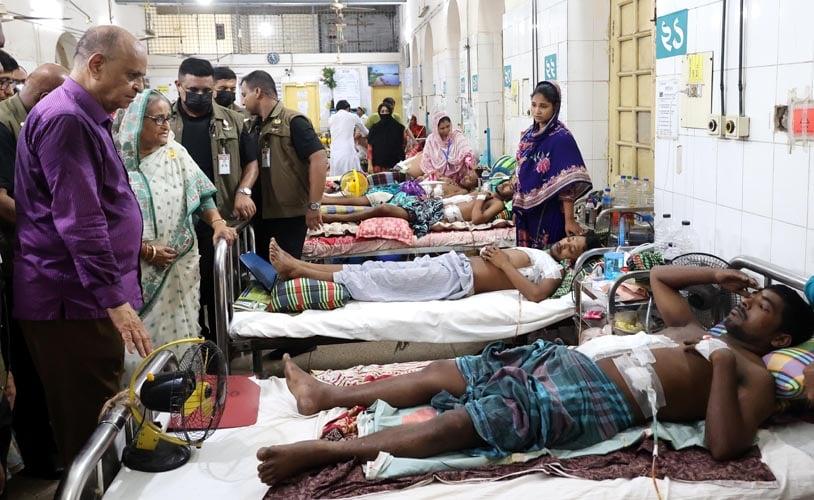 PM Hasina visits DMCH to see the injured in recent mayhem