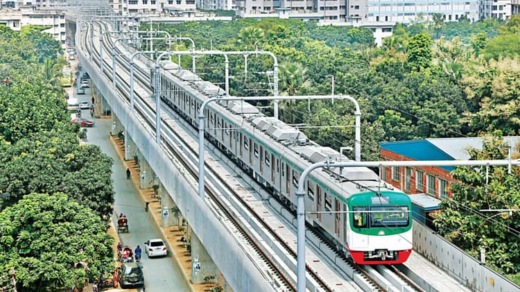 Metro rail service halted for 23 minutes, passengers suffer