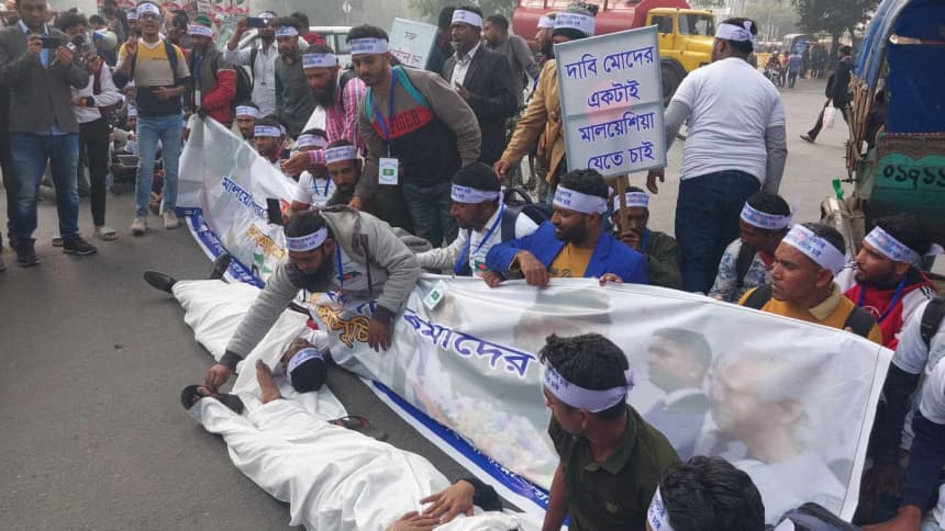 Traffic halted as Malaysia-bound migrants stage protest at Karwan Bazar