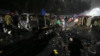 At least 8 dead in car blast near Red Fort in Delhi