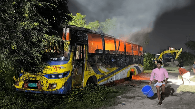 Cocktail blasts, arson in capital and districts throughout night